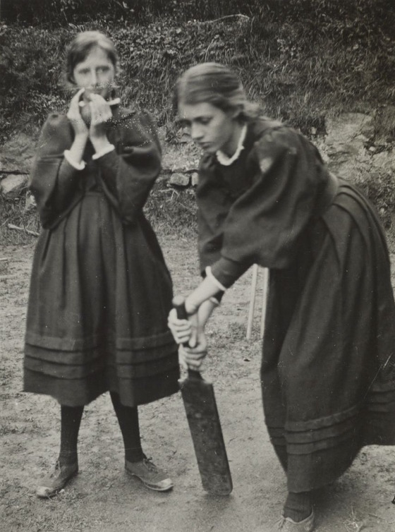 <i>Virginia Woolf and Vanessa Bell playing cricket</i>. Harvard Theatre Collection