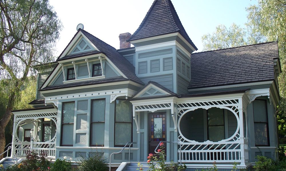 Pieces of the Past at the Doctors House: Glendale, California