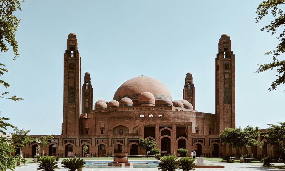 Walking Lahore, Watching the World